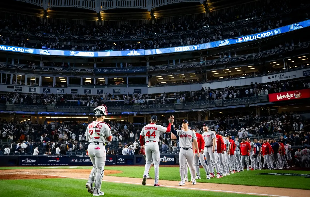 Chapman cerró el partido a pesar de que los Yankees llenaron las bases, asegurando así la victoria para los Red Sox.