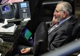 Adán Augusto López es captado viendo un partido del Barça en plena comparecencia en el Senado | VIDEO