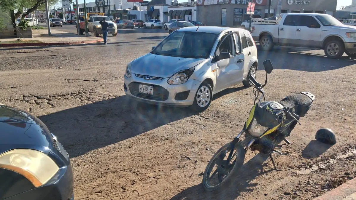 Aparatoso choque al norte de Ciudad Obregón deja dos lesionados