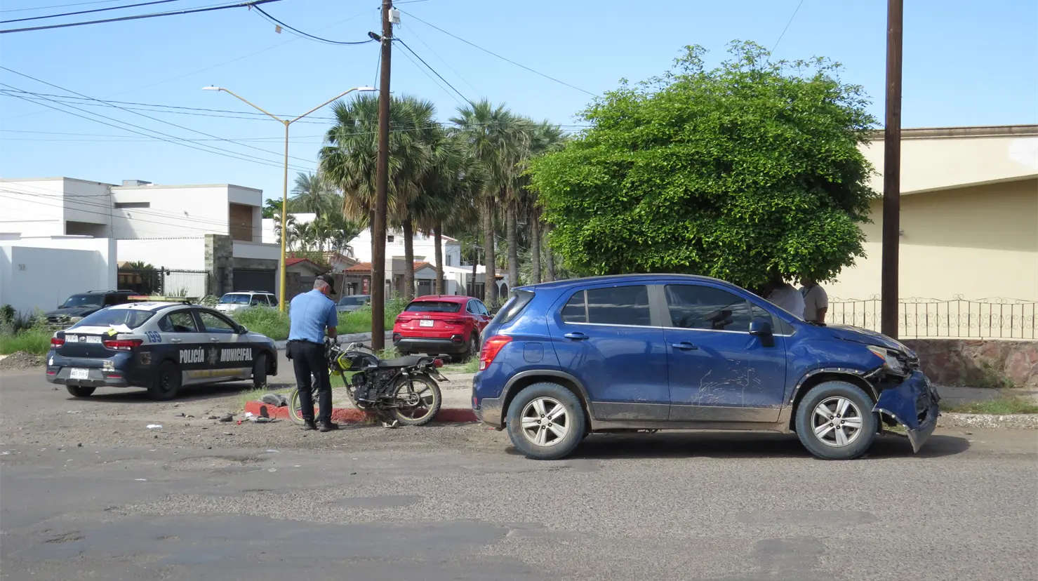 Aparatoso choque en el Centro de Ciudad Obregón deja un herido
