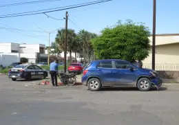 Aparatoso choque en el Centro de Ciudad Obregón deja un herido