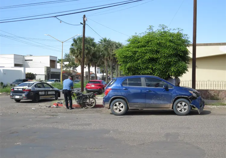Aparatoso choque en el Centro de Ciudad Obregón deja un herido