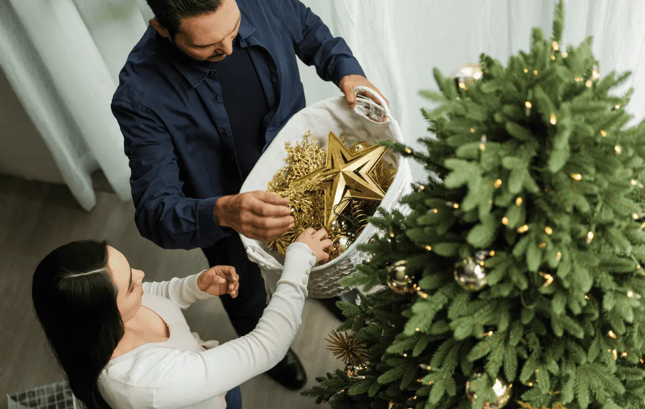 En muchas tiendas ya se comienzan a exhibir árboles artificiales y en las próximas semanas se pondrán a la venta los naturales.