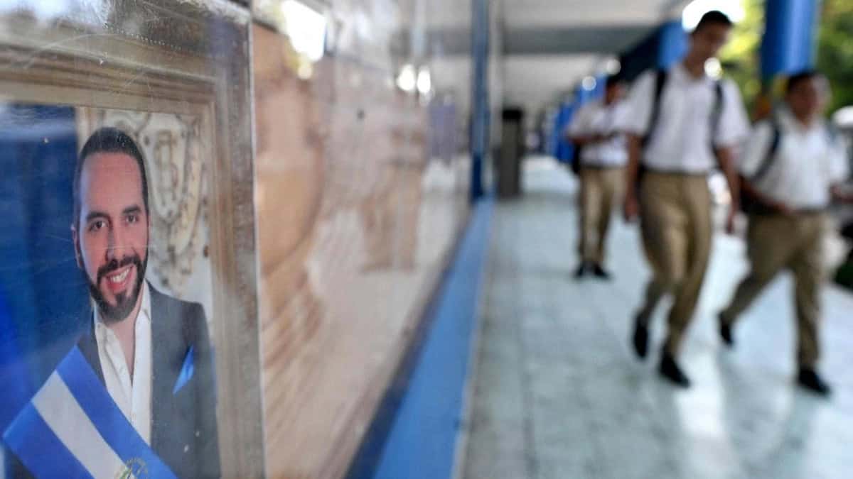 Bukele prohíbe el uso del lenguaje inclusivo en escuelas públicas