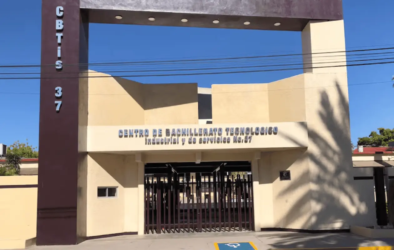 Se busca que los alumnos permanezcan dentro del plantel en horarios controlados y supervisados.
