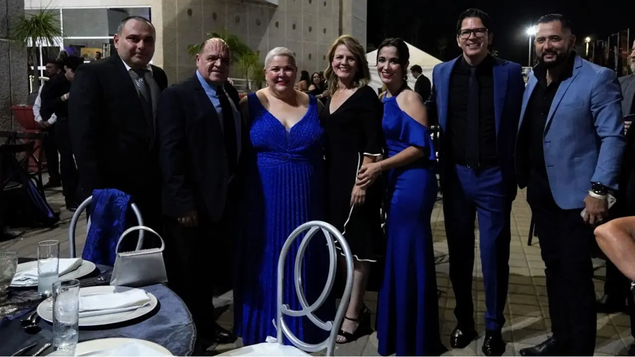 Celebra ITSON 70 años con gala "Azul y Negro"
