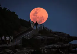 Los espectáculos astronómicos de octubre 2025: superluna, lluvias de estrellas y conjunciones planetarias