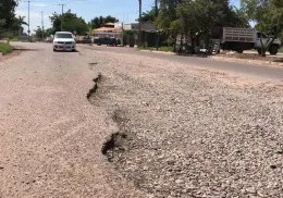 Calle Michoacán, riesgosa para automovilistas