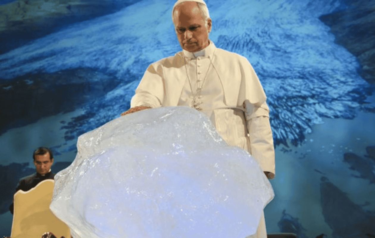 ¿Por qué el Papa León XIV bendijo un bloque de hielo de 20 mil años?