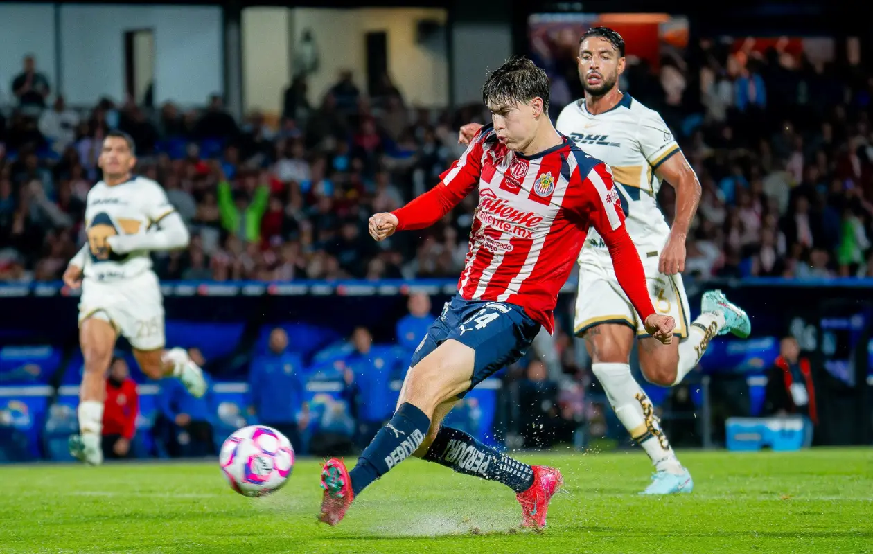 Cuando todo apuntaba al empate, Chivas se lanzó al ataque en los últimos minutos.