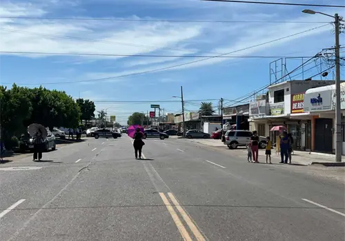 Vecinos de la colonia Municipio Libre cierran calles por drenajes colapsados