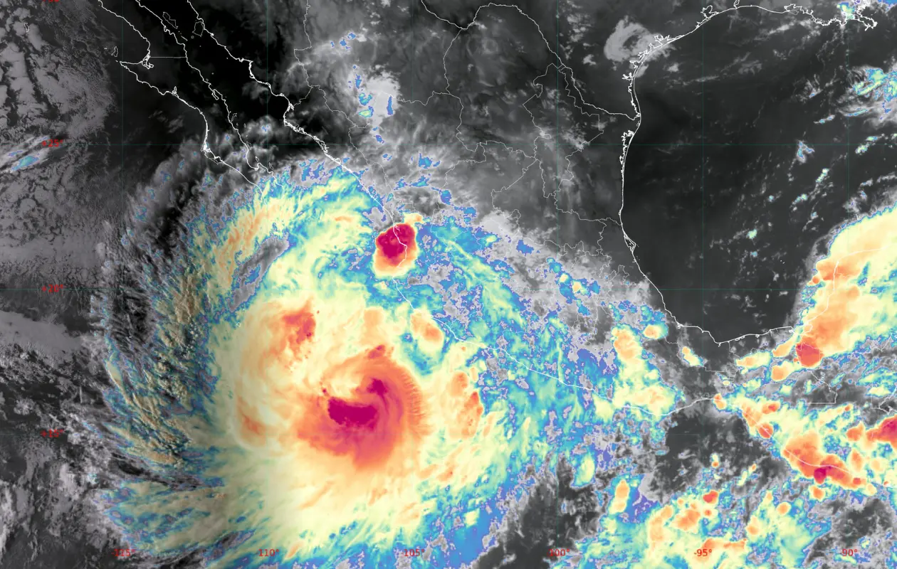 En la última imagen satelital publicada por el SMN, el fenómeno tiene un radio más amplio.
