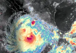 Huracán Priscilla se intensifica y se acerca a tierra