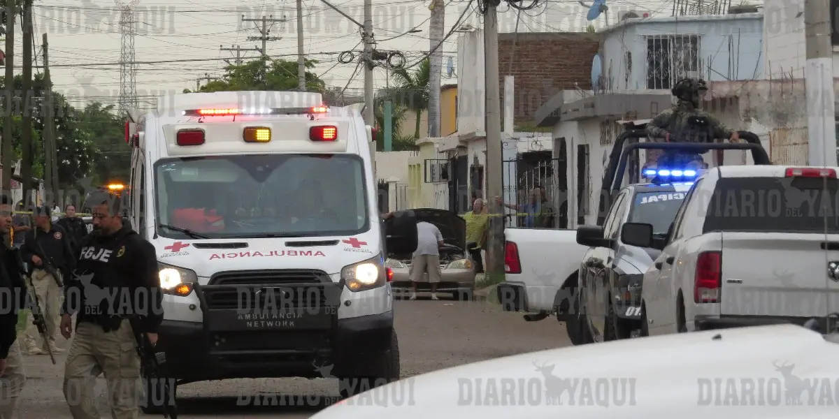 Personal de Cruz Roja trasladó a los heridos a un hospital, donde reciben atención médica mientras están bajo custodia policiaca (Foto: Ronny Camacho)