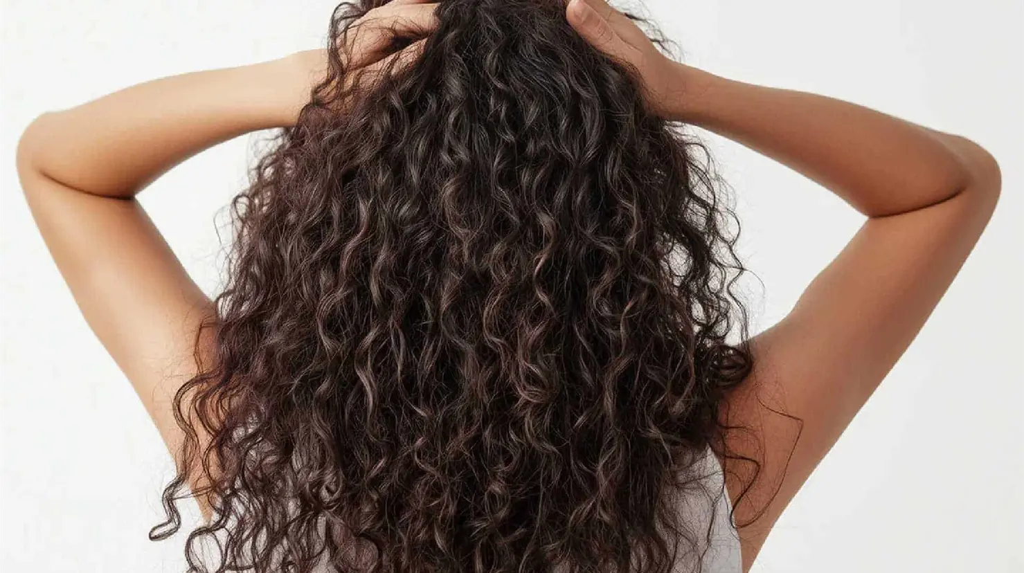 Alisado natural para cabello rizado: Olvídate de la plancha y protege tu melena