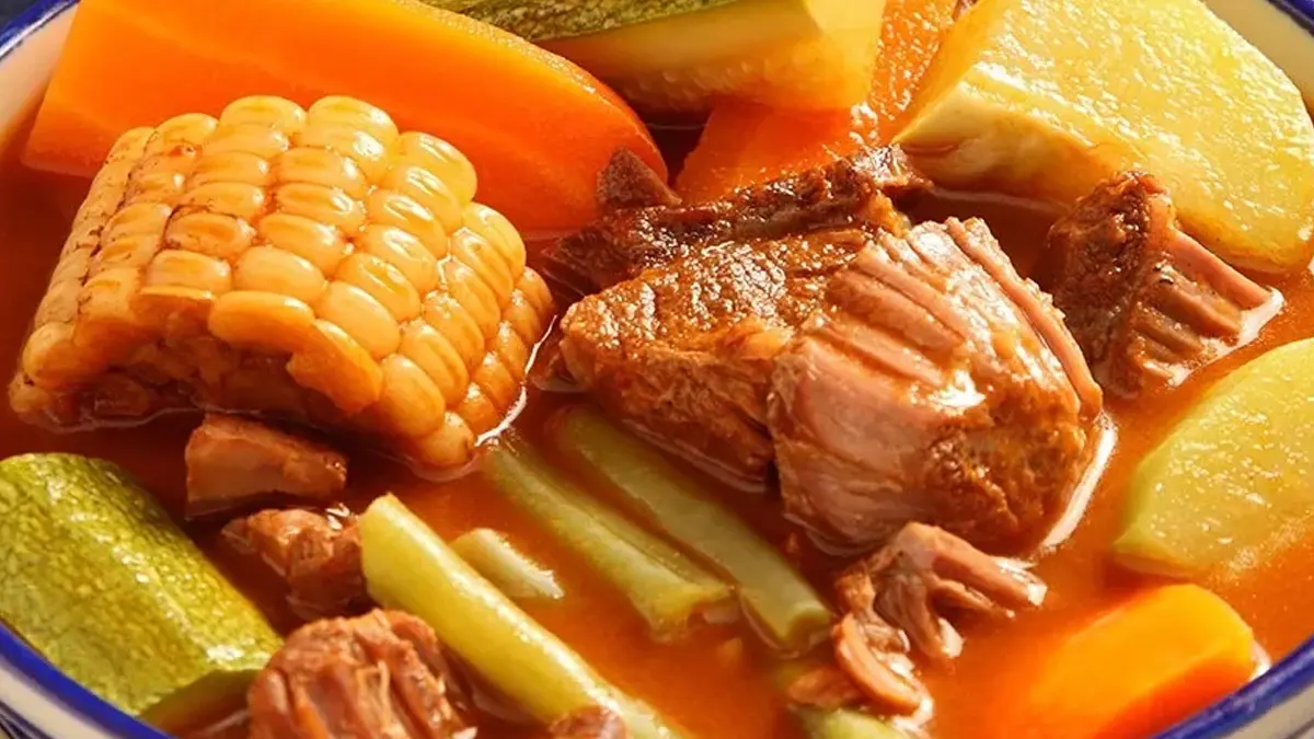 ¿Qué ingredientes se necesitan para hacer mole de olla tradicional?