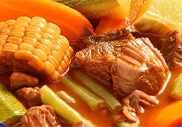 ¿Qué ingredientes se necesitan para hacer mole de olla tradicional?
