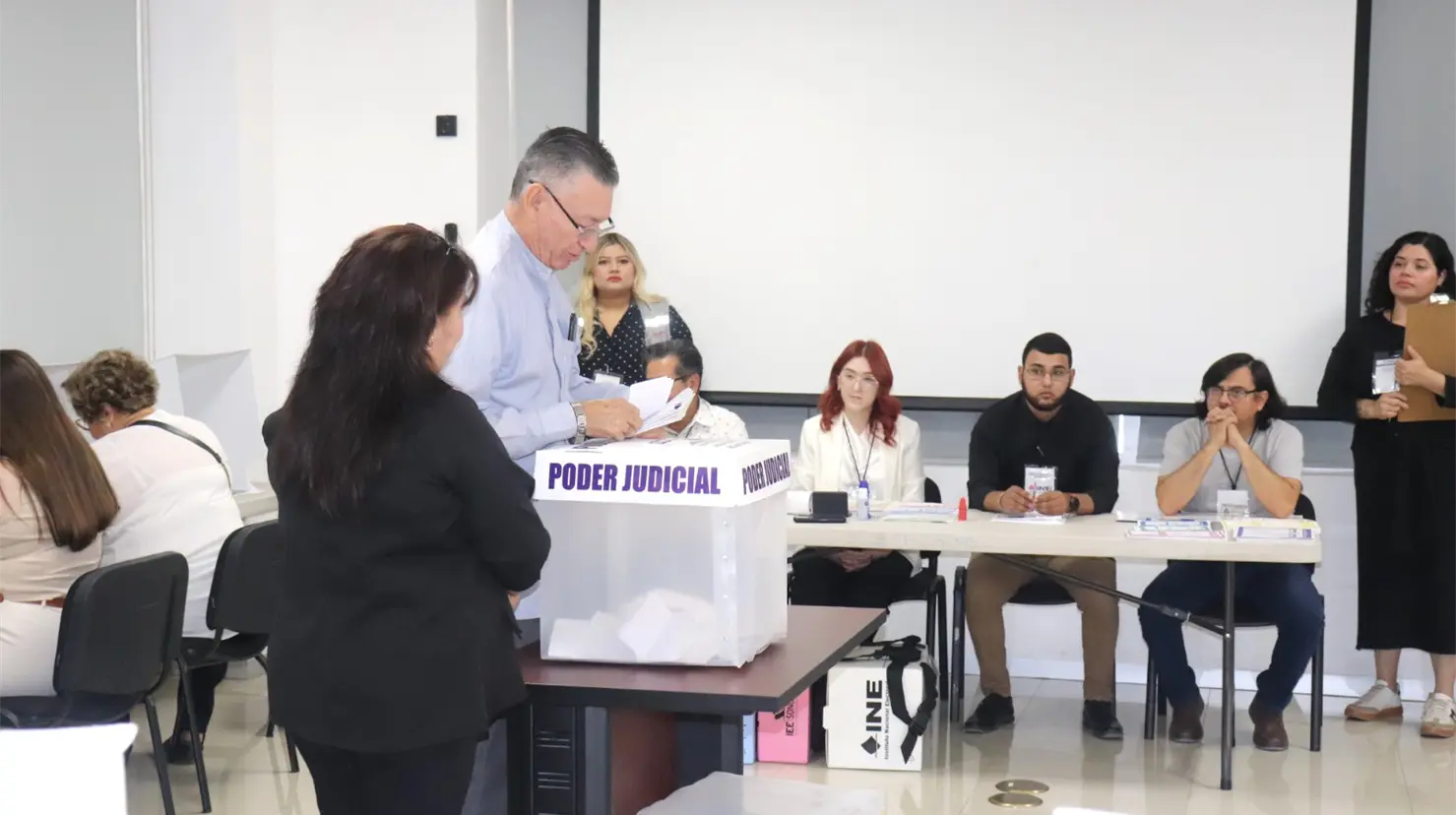 A finales de septiembre el consejo del IEE aprobó el anteproyecto presupuestal de egresos del ejercicio fiscal 2026, por la cantidad mencionada, y el cual fue enviado al Congreso del estado para su análisis, sin embargo, considera necesaria la labor de gestionar su aprobación