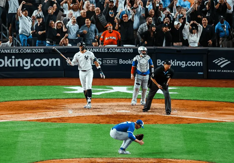 Yankees remonta y evita la barrida ante Blue Jays en la Serie Divisional 2025