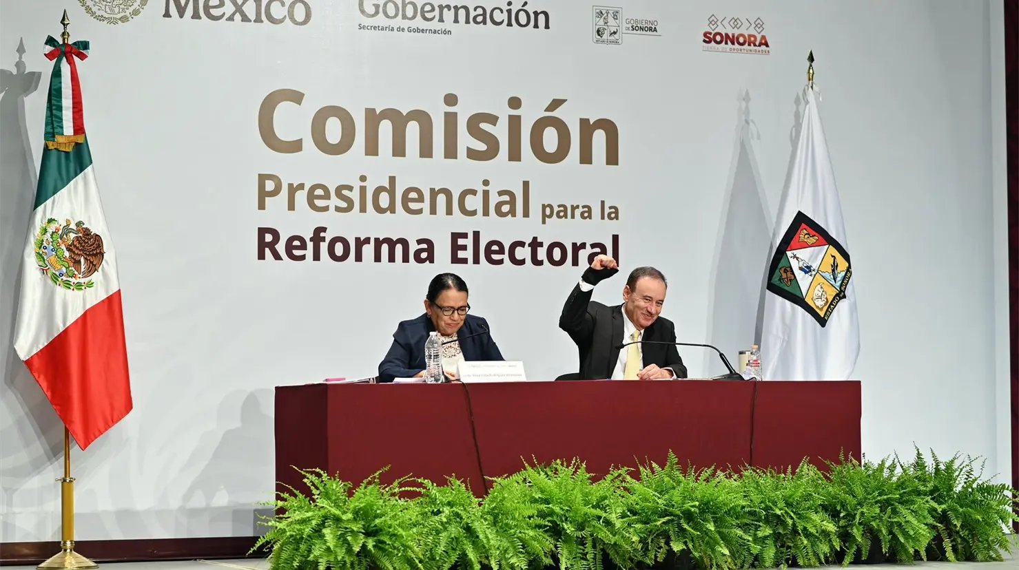 "Este es un ejercicio inédito, nunca antes se había tomado en cuenta a la ciudadanía en un tema de tal relevancia. Las pasadas reformas políticas electorales fueron hechas con una visión centralista", dijo la secretaria de gobernación.