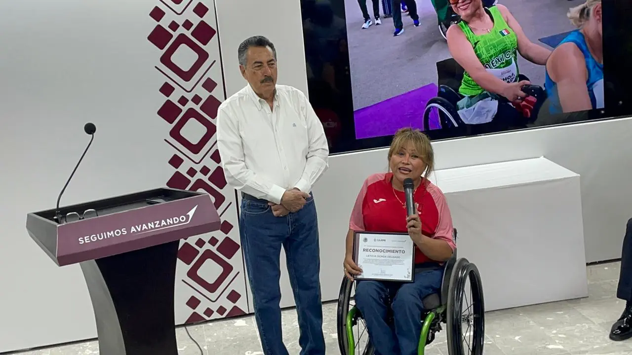 Gobierno municipal reconoce a campeona paralímpica cajemense
