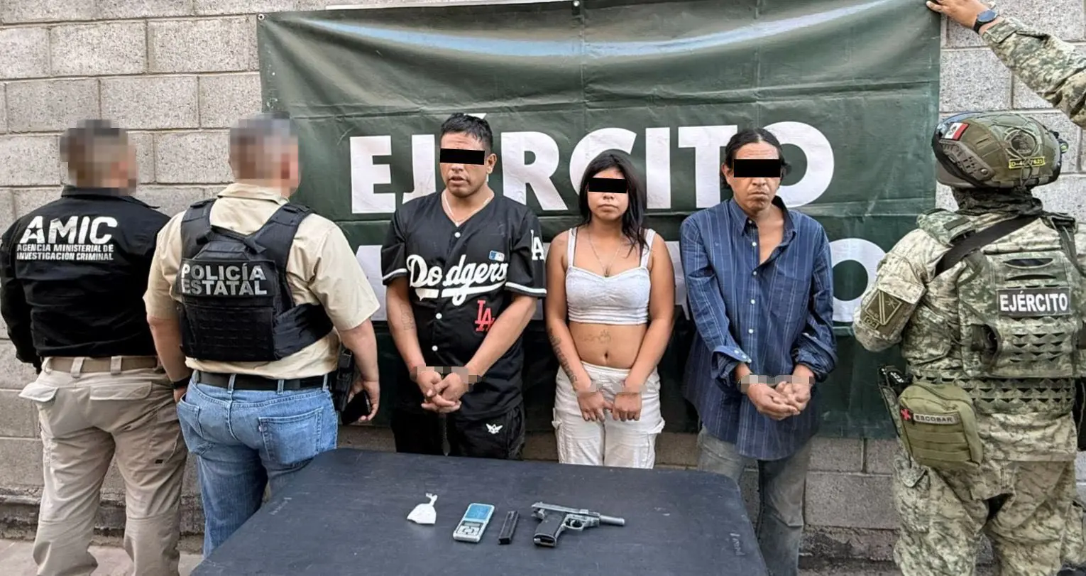 Tres detenidos, droga y arma de fuego durante cateo en Hermosillo