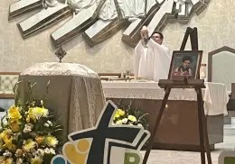 Veneran reliquia de San Carlo Acutis en la Catedral de Ciudad Obregón