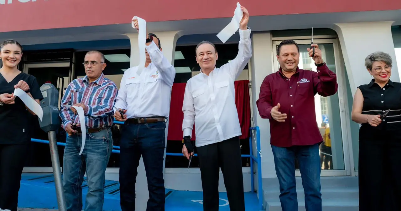 Alfonso Durazo Montaño encabezó la inauguración y develación de la placa de la nueva Clínica