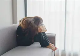 Día Mundial de la Salud Mental: 5 factores que dañan tu bienestar emocional y crees que son normales