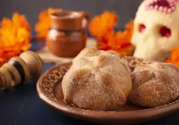Pan de muerto ¿Cuántas calorías tiene y qué tan saludable es comerlo?