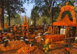 5 mejores pueblos mágicos para disfrutar la celebración del Día de Muertos