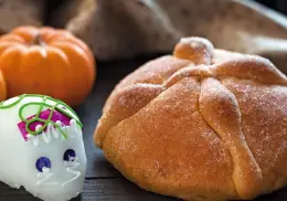 Así puedes hacer pan de muerto fácil y rápido en casa