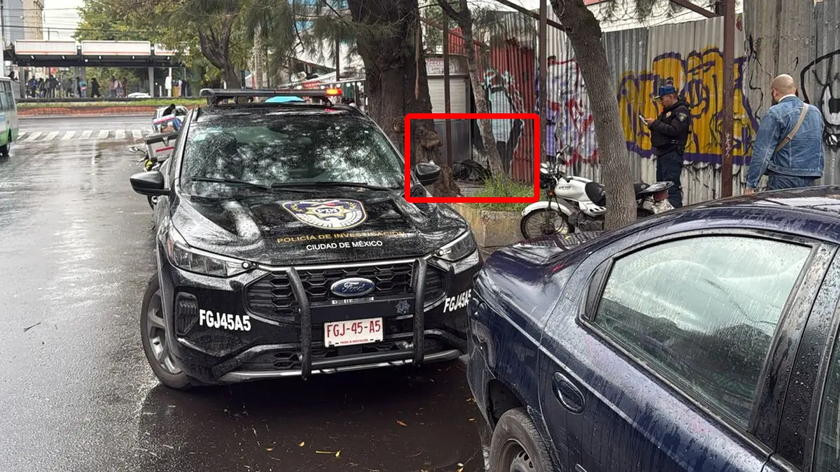¿Indiferencia, normalización o falta de empatía? Critican a mujer por comer pizza a un lado de un indigente muerto
