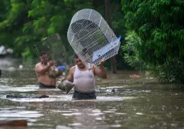 Mueren 37 personas por las intensas lluvias provocadas por "Raymond" y "Priscilla" en México