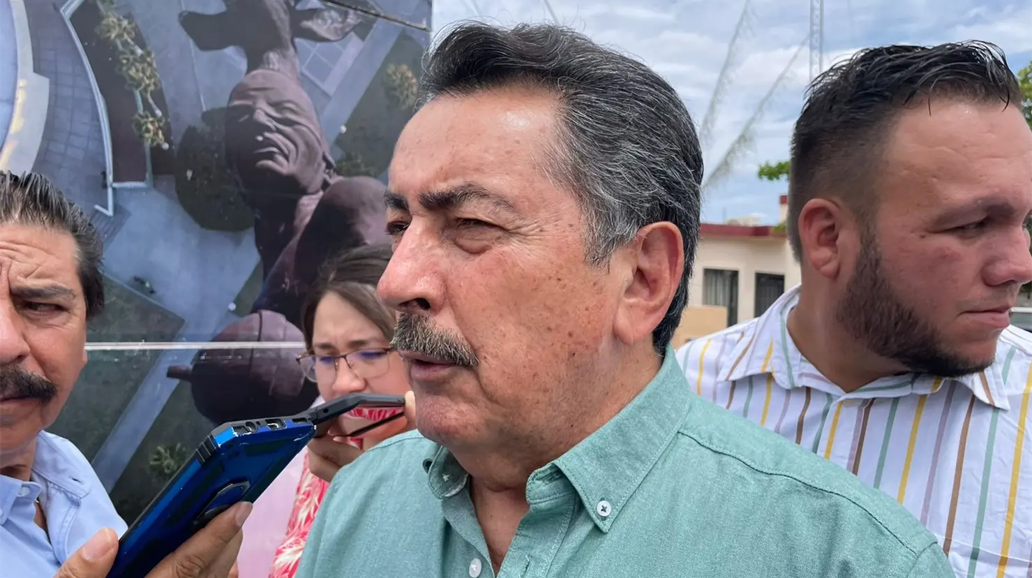 Javier Lamarque ofrece apoyo a familias de víctimas en accidente laboral