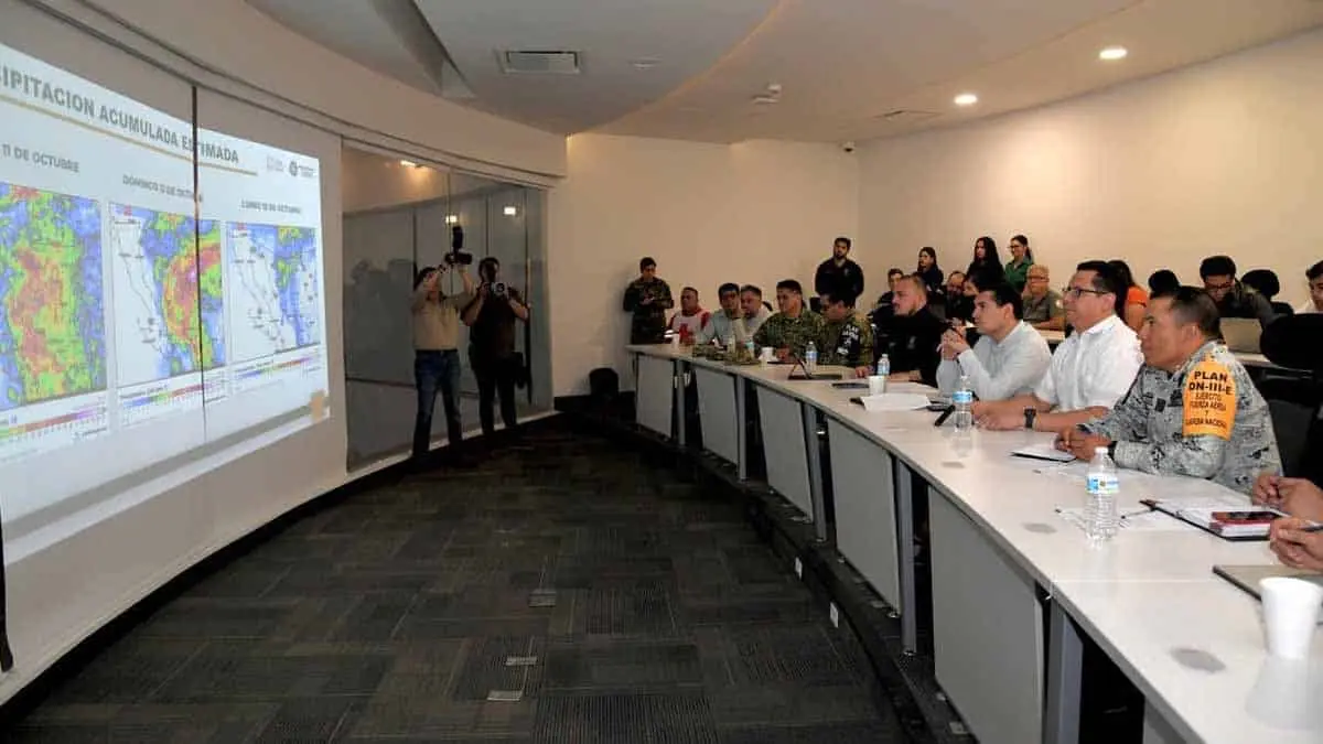 Despliegan cuerpos de emergencia por "Raymond"