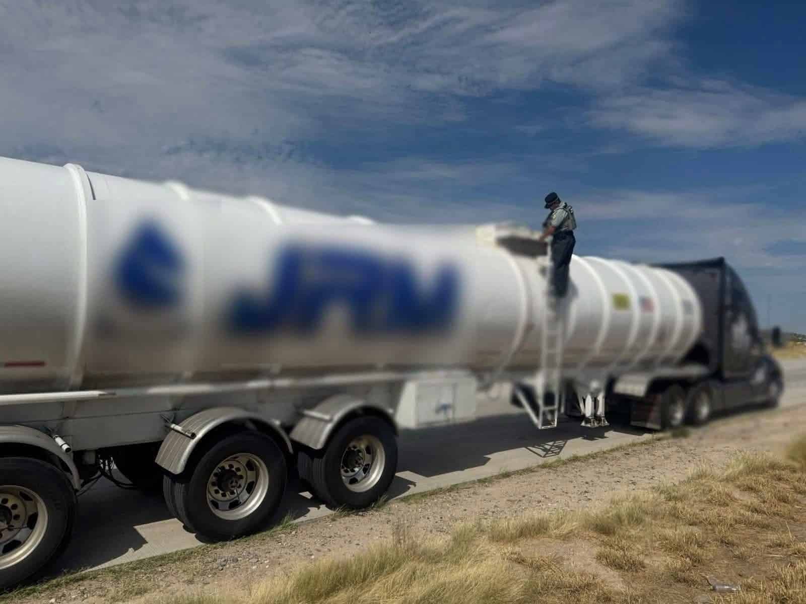Interceptan tráiler cargado de huachicol en Guaymas