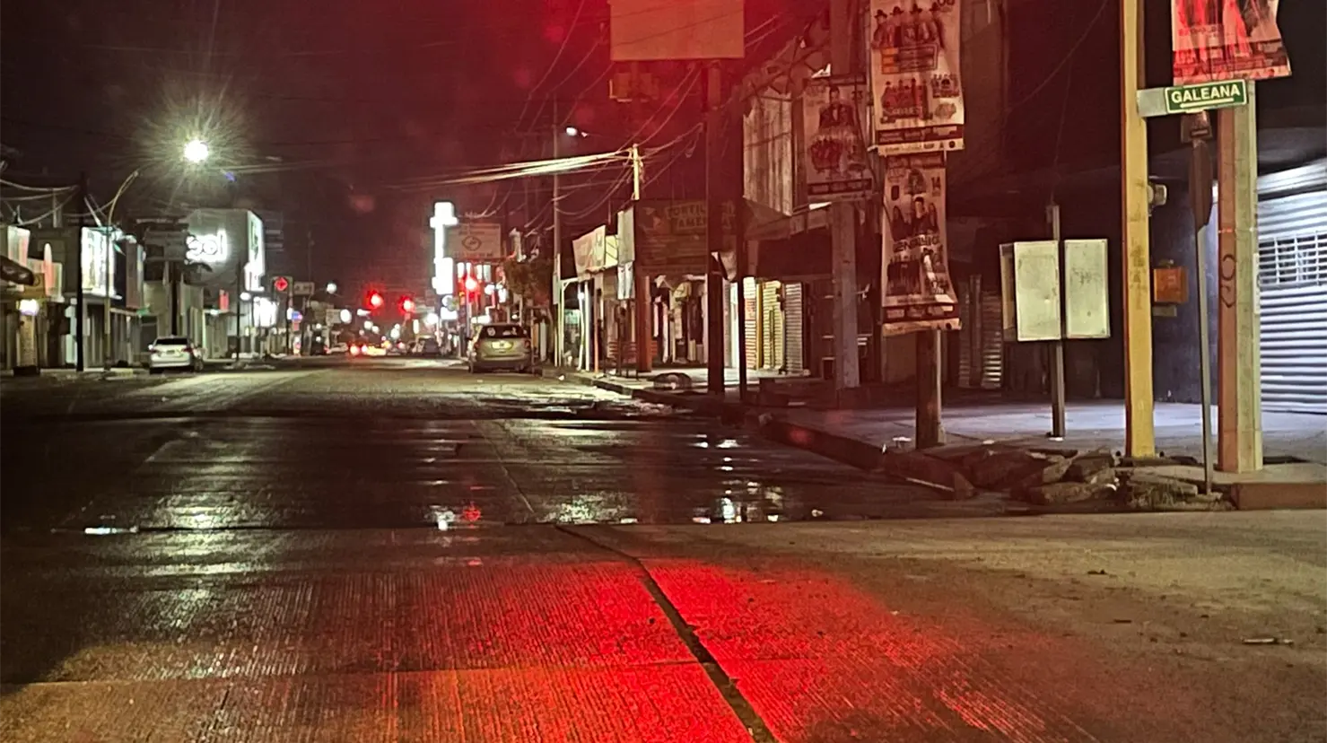 Se levantan losas de concreto de la calle California 