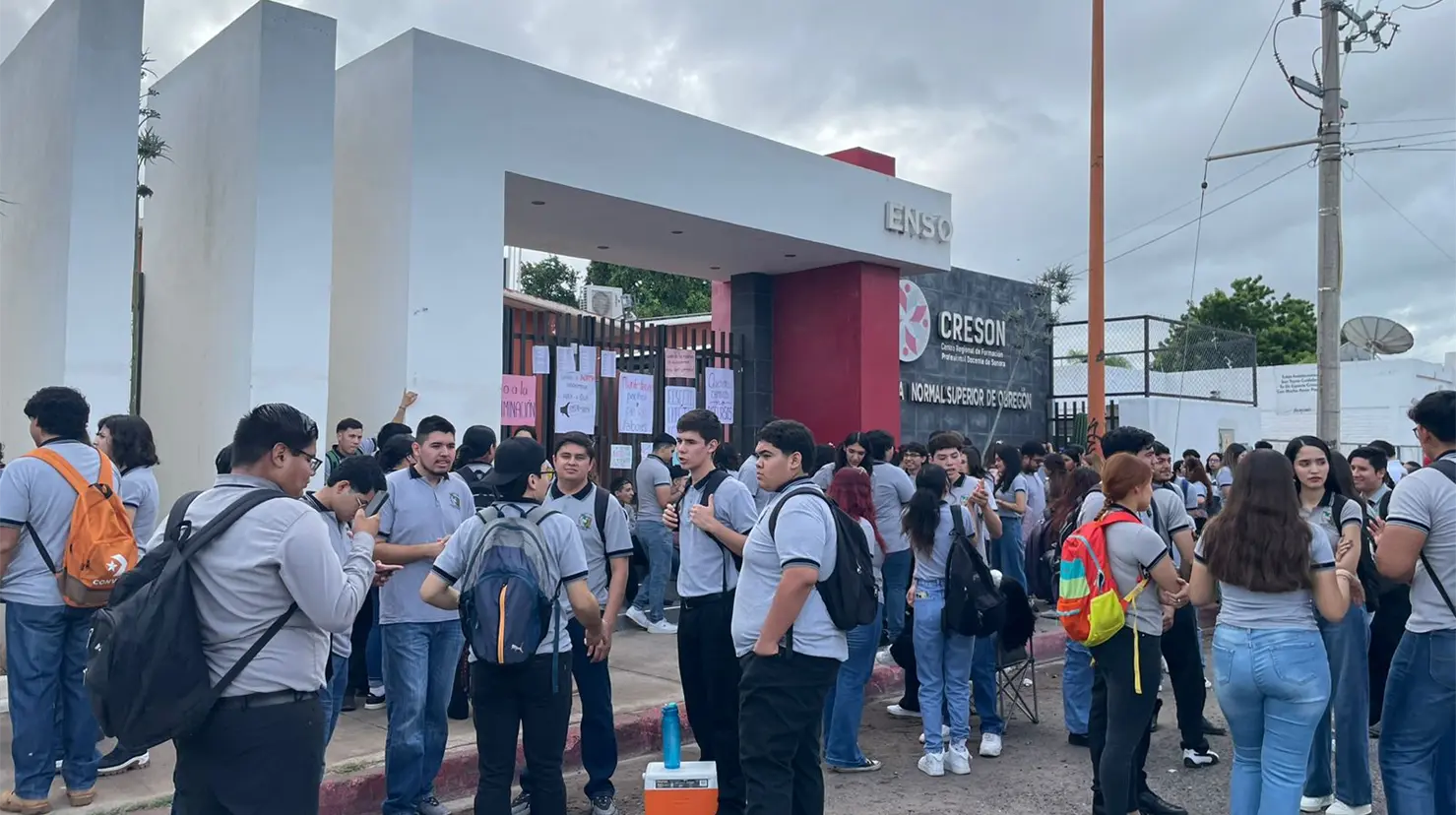 Los estudiantes afirman que ha habido discriminación y abusos que derivaron en bajas estudiantiles