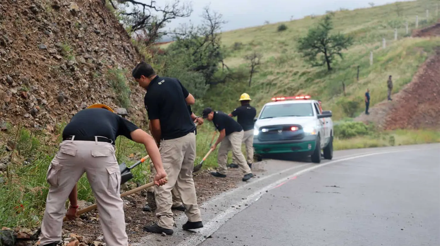 Ante estos acontecimientos, la dependencia hizo un llamado a la población para recomendar no cruzar ríos ni arroyos para evitar poner en riesgo su vida, y sugirió que ante cualquier emergencia marcar a la línea telefónica 9-1-1