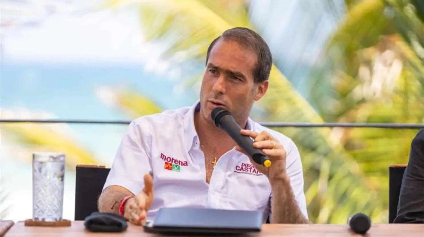 ¿Quién es Diego Castañón, el alcalde de Tulum que prohibió ingresar a las playas con comida y bebidas?