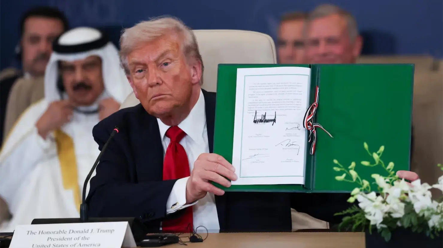 Trump firma histórico acuerdo para poner fin a la guerra en Gaza en la cumbre por la paz en Egipto