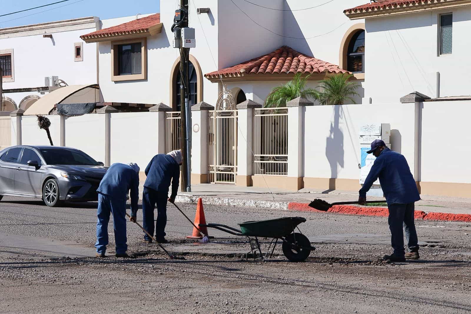 Aplican programa de bacheo en calles de Cajeme tras lluvias