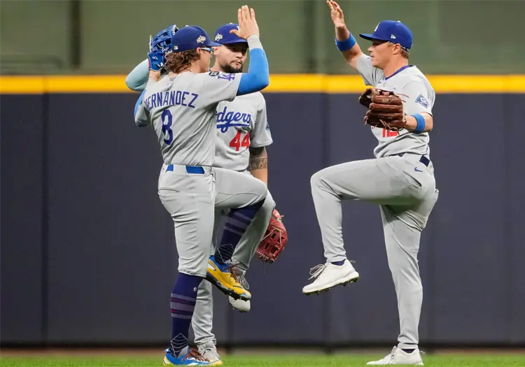 Dodgers supera a Cerveceros 2-1 en el Juego 1 de la Serie de Campeonato