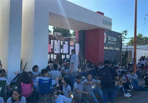Sigue el paro en Escuela Normal de Obregón; alumnos exigen destitución de maestra