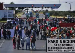 Productores del país paralizan carreteras en paro nacional para exigir apoyo al campo mexicano