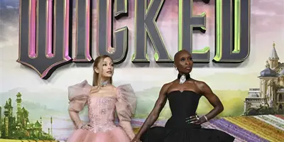 Ariana Grande y Cynthia Erivo con las perdidas, perdidas, perdidas