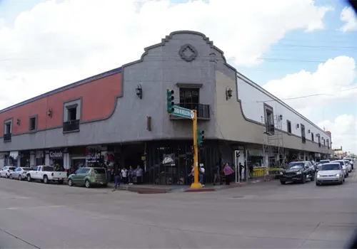 Avanzan trabajos de pintura en Mercajeme