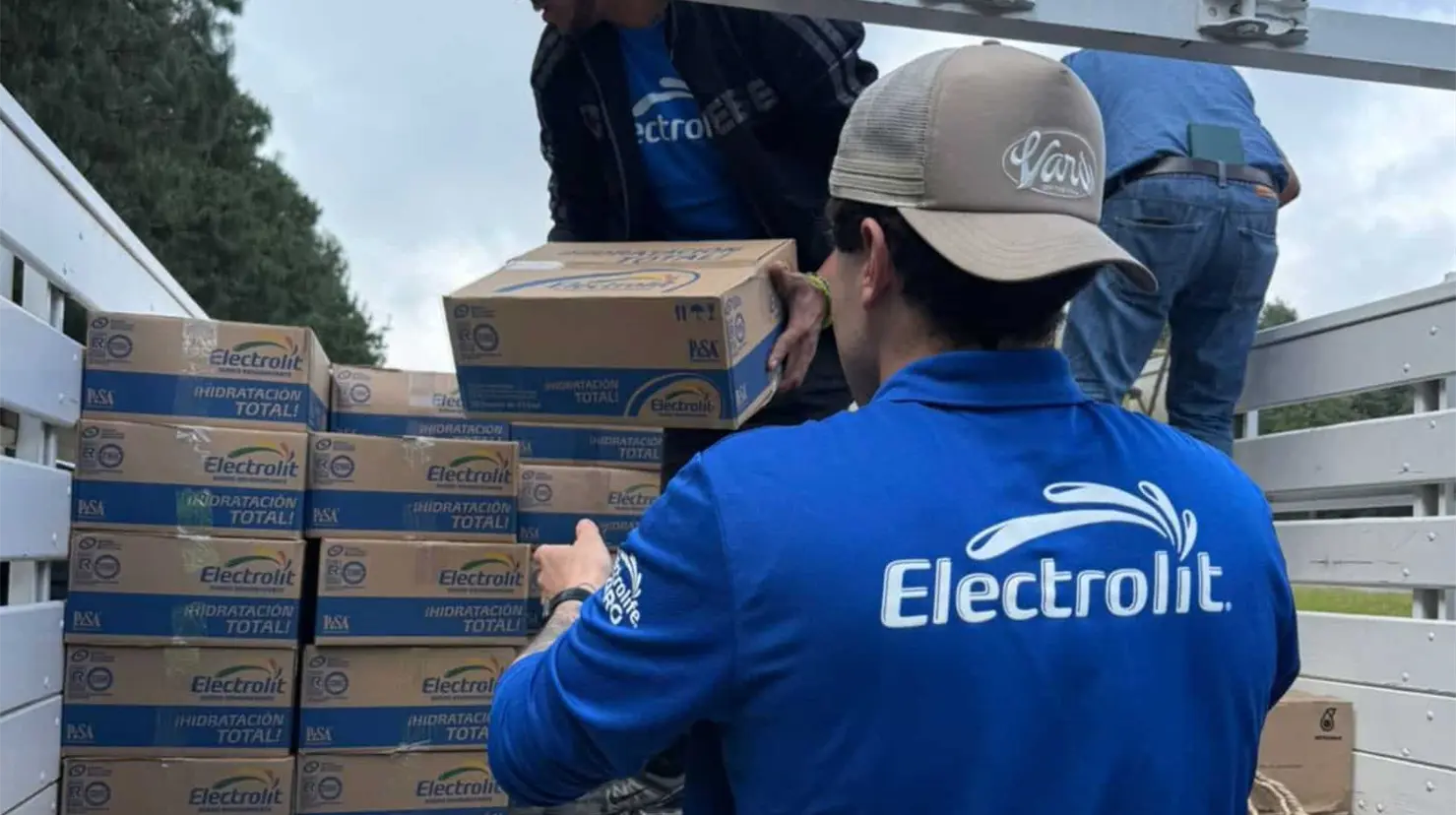 Electrolit entrega ayuda a comunidades afectadas tras las fuertes lluvias e inundaciones en Puebla