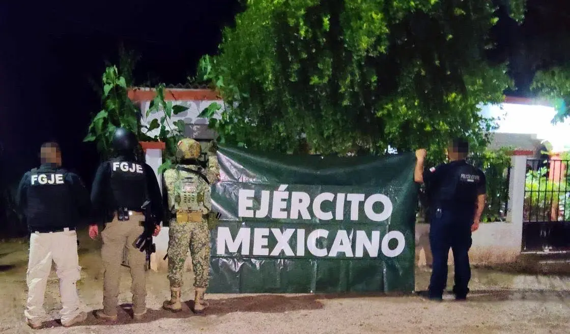 Decomisan drogas, cartuchos y moto robada durante cateo en San José de Bácum